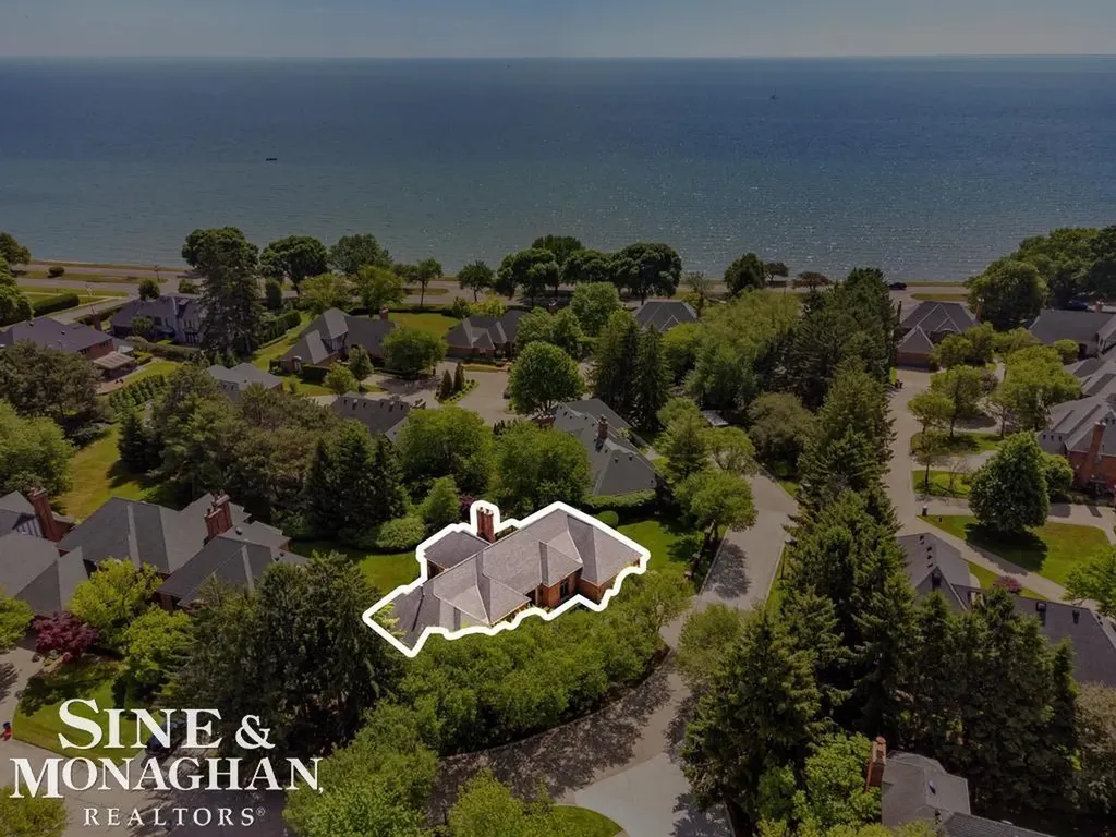 22 Windemere Place Grosse Pointe Farms City MI 48236