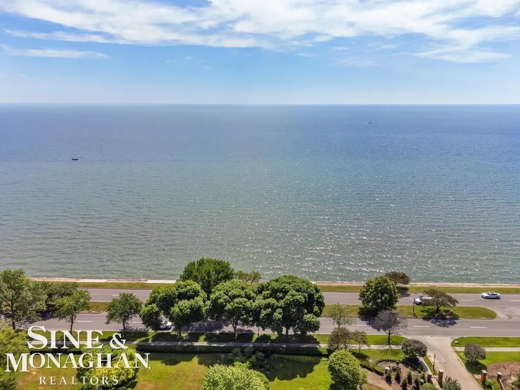 22 Windemere Place Grosse Pointe Farms City MI 48236