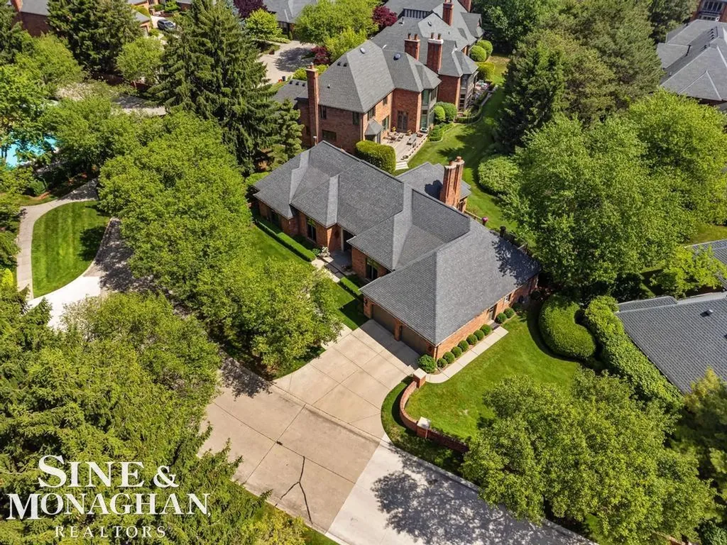 22 Windemere Place Grosse Pointe Farms City MI 48236