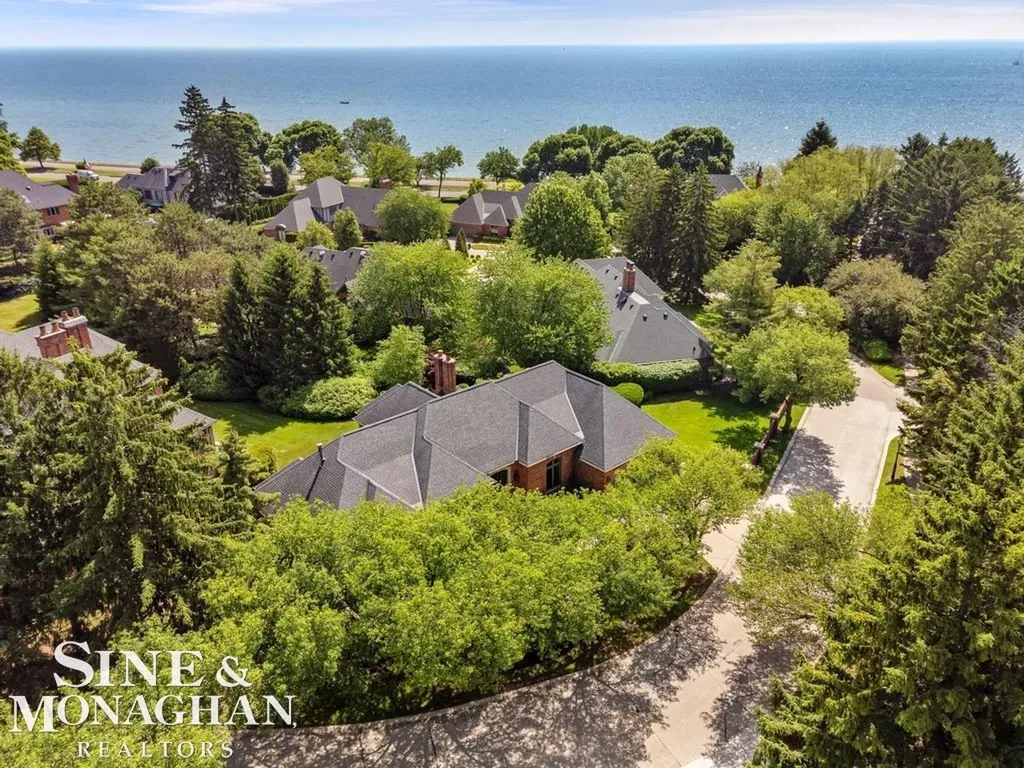 22 Windemere Place Grosse Pointe Farms City MI 48236