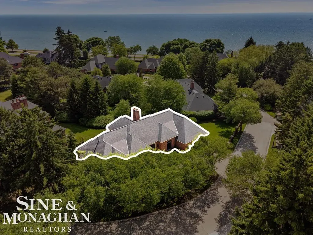 22 Windemere Place Grosse Pointe Farms City MI 48236
