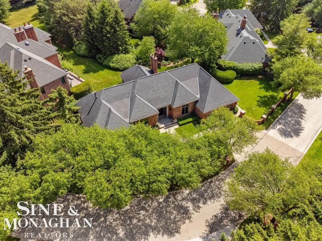 22 Windemere Place Grosse Pointe Farms City MI 48236