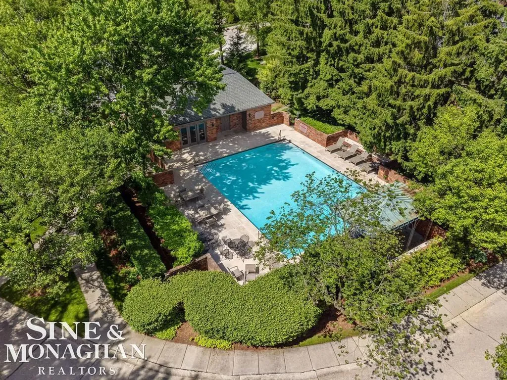 22 Windemere Place Grosse Pointe Farms City MI 48236