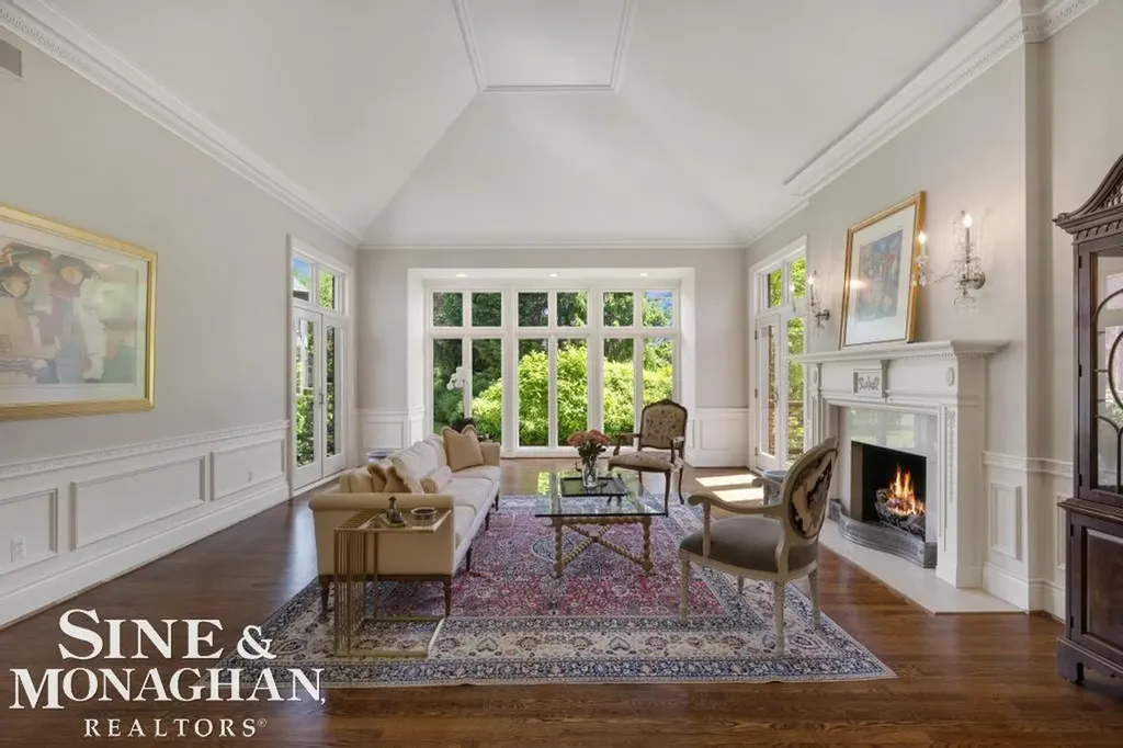 22 Windemere Place Grosse Pointe Farms City MI 48236