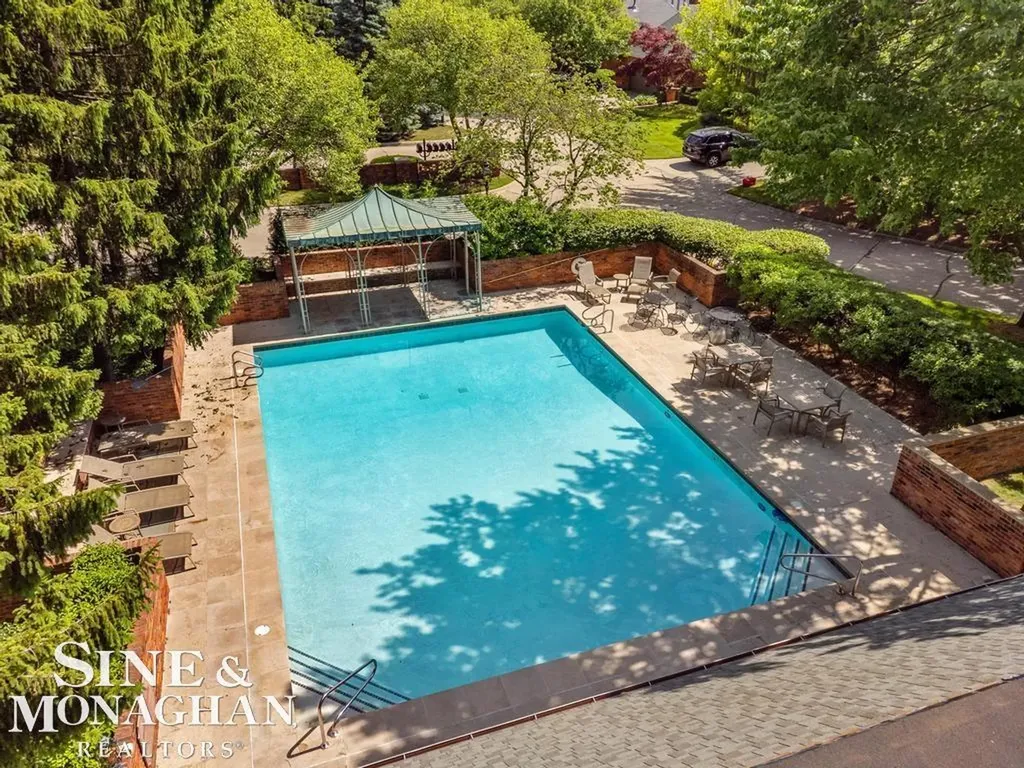 22 Windemere Place Grosse Pointe Farms City MI 48236
