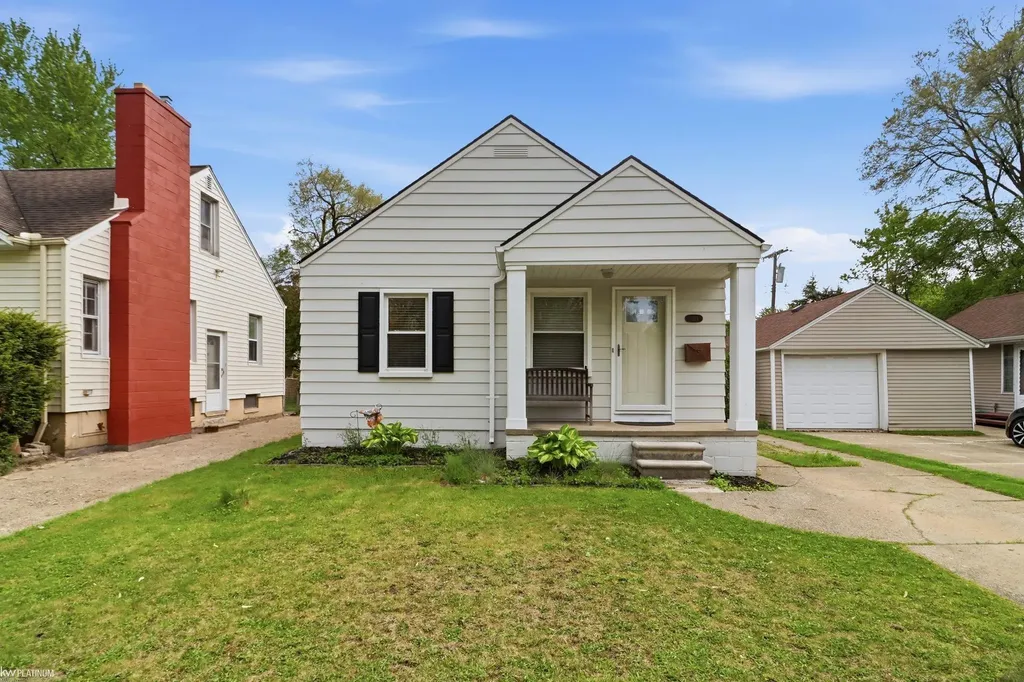 2223 Ridgemont Street Grosse Pointe Woods City MI 48236