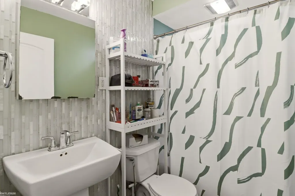 2223 Ridgemont Street Grosse Pointe Woods City MI 48236