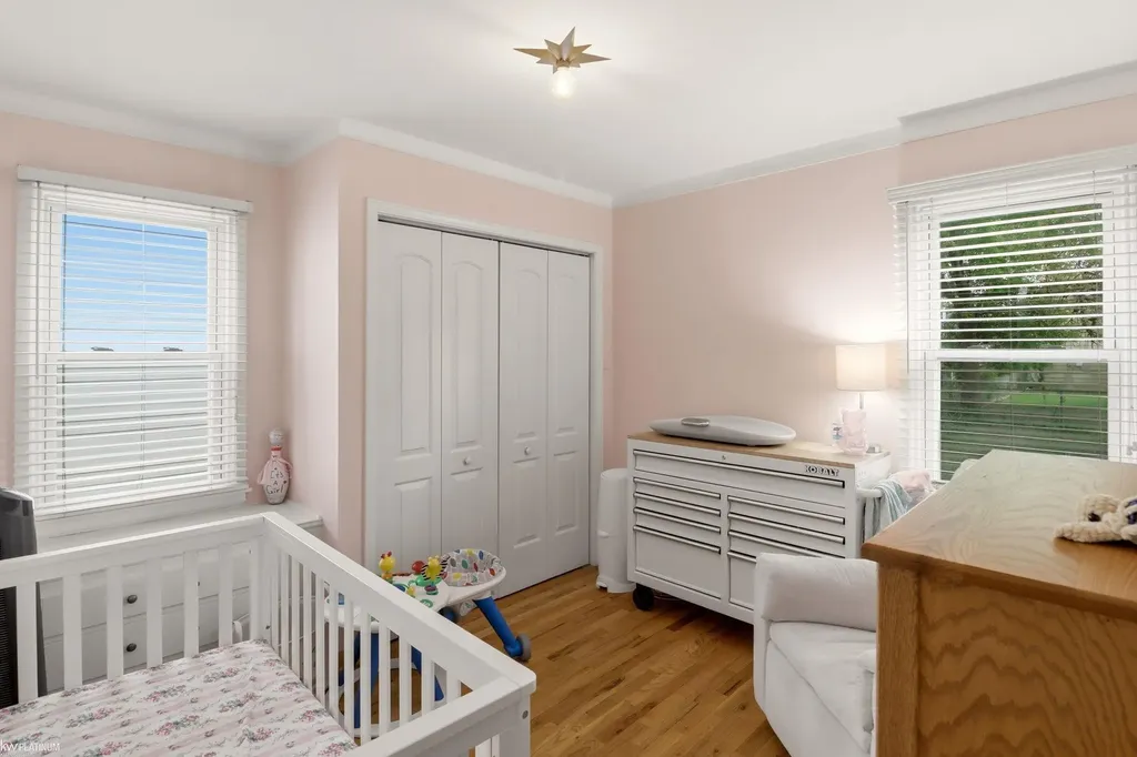 2223 Ridgemont Street Grosse Pointe Woods City MI 48236