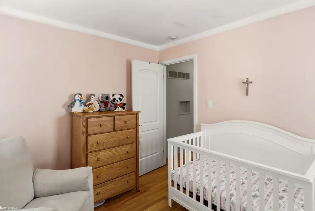 2223 Ridgemont Street Grosse Pointe Woods City MI 48236