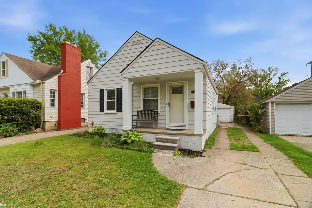 2223 Ridgemont Street Grosse Pointe Woods City MI 48236
