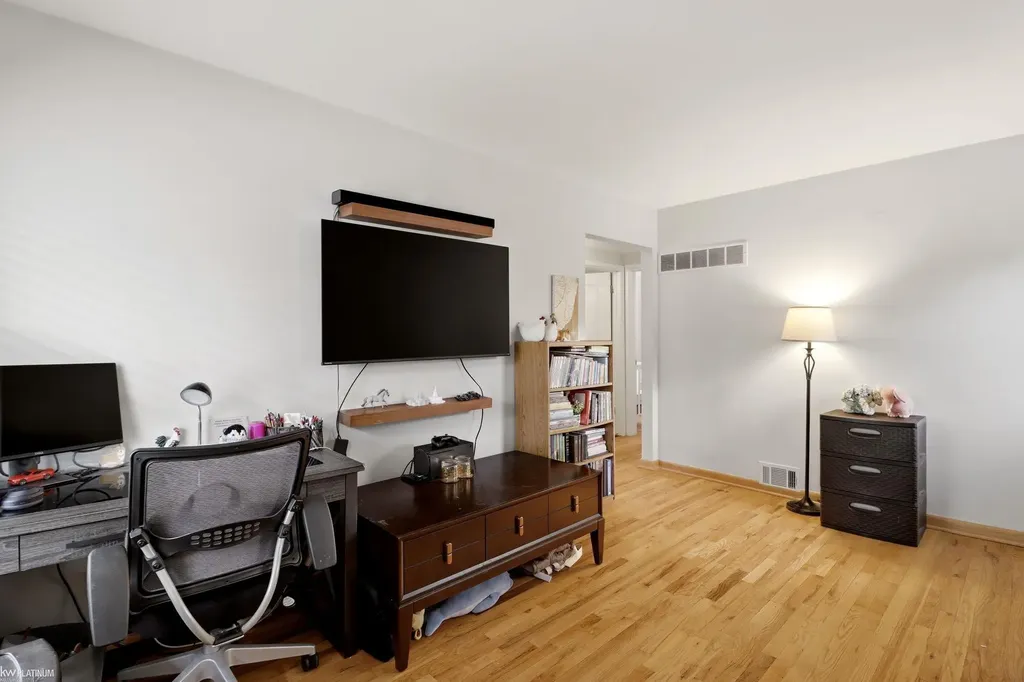 2223 Ridgemont Street Grosse Pointe Woods City MI 48236