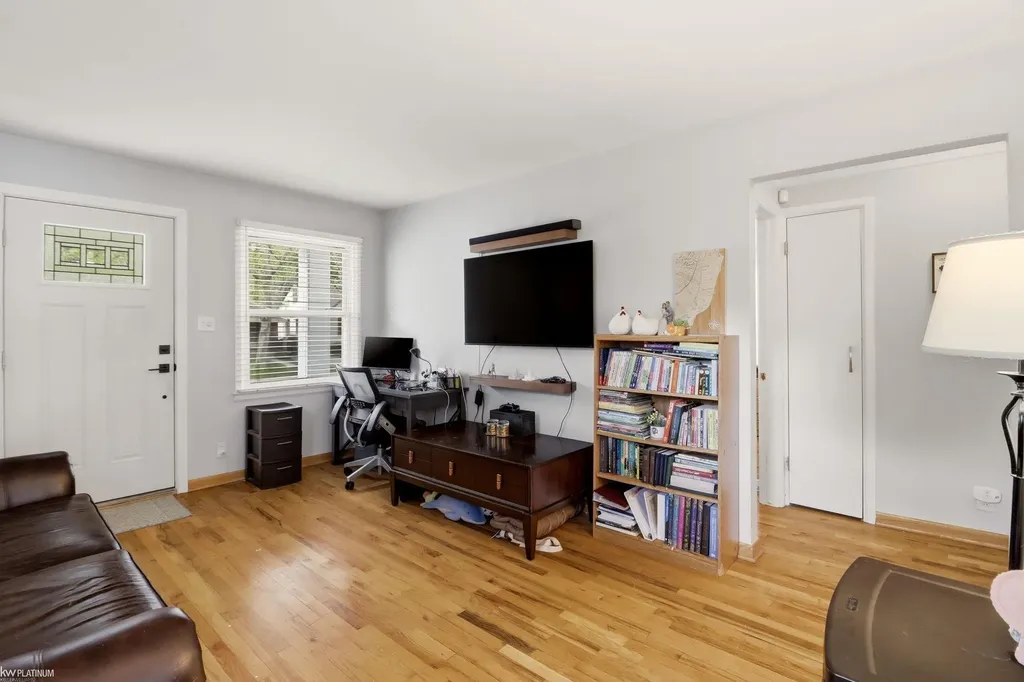 2223 Ridgemont Street Grosse Pointe Woods City MI 48236