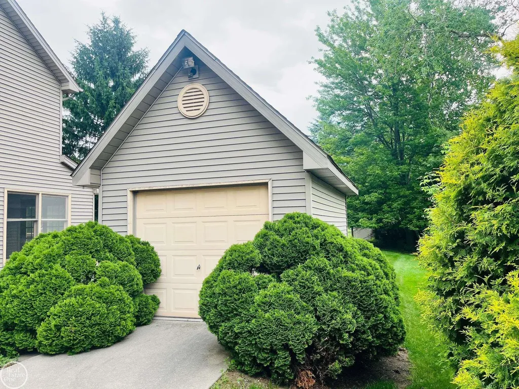 4102 James Court Fort Gratiot Charter Township MI 48059