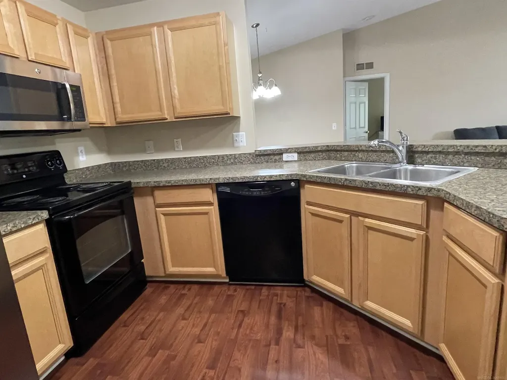 15336 Yale Drive Clinton Charter Township MI 48038