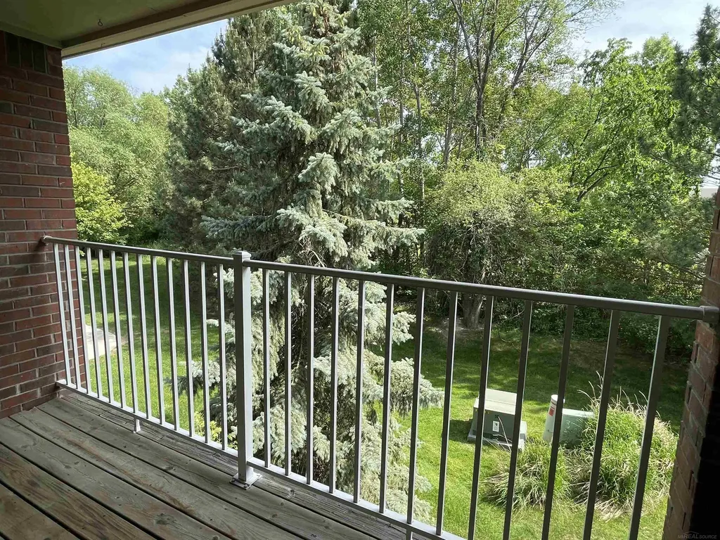 15336 Yale Drive Clinton Charter Township MI 48038