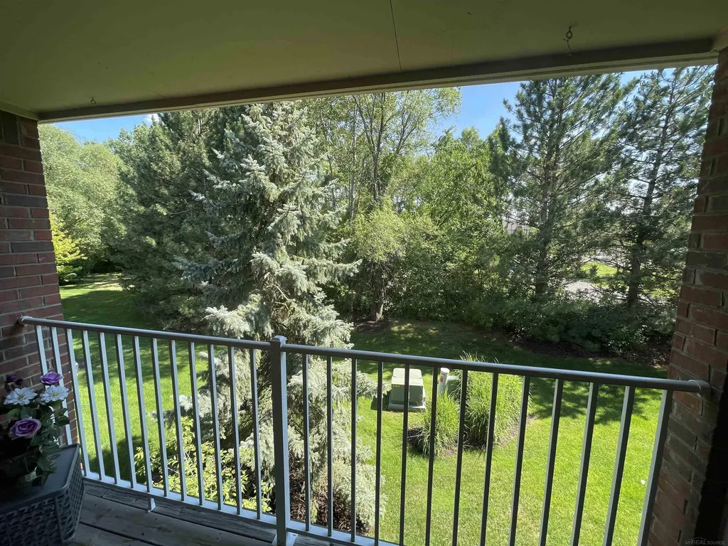 15336 Yale Drive Clinton Charter Township MI 48038