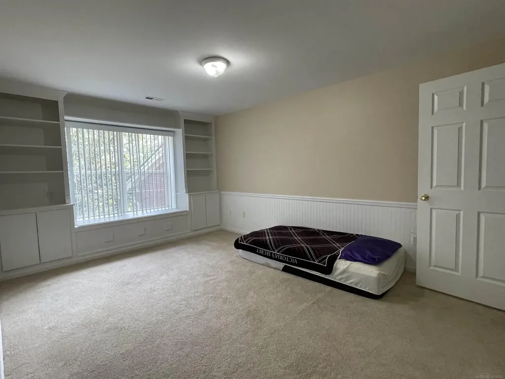 15336 Yale Drive Clinton Charter Township MI 48038