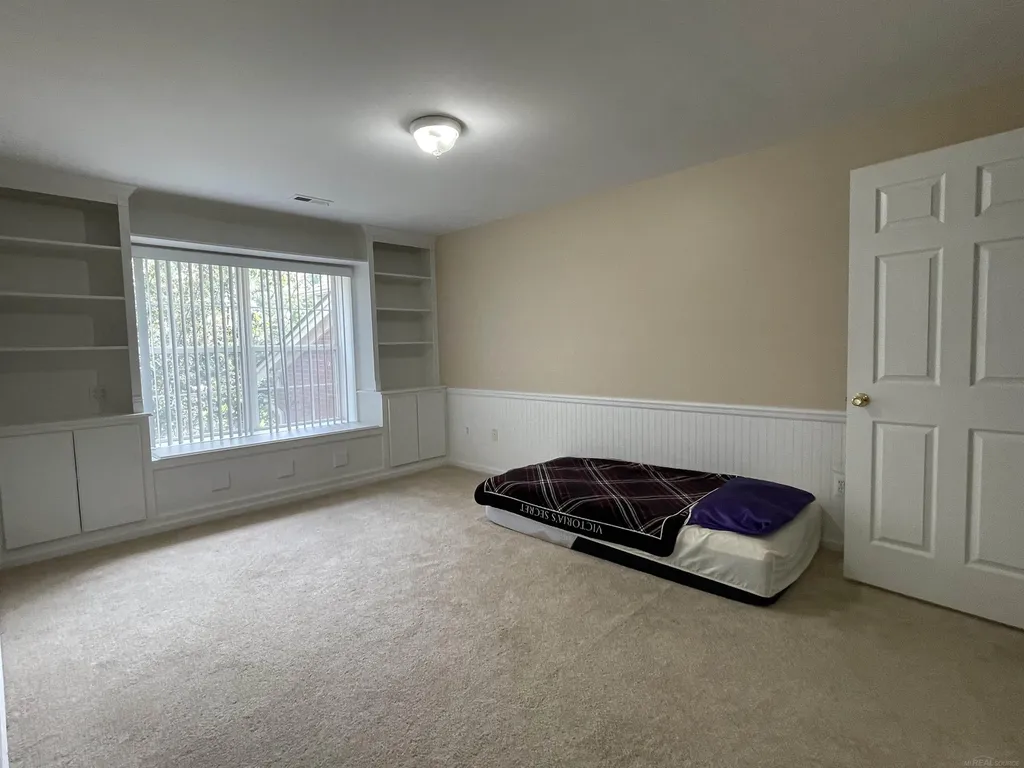 15336 Yale Drive Clinton Charter Township MI 48038