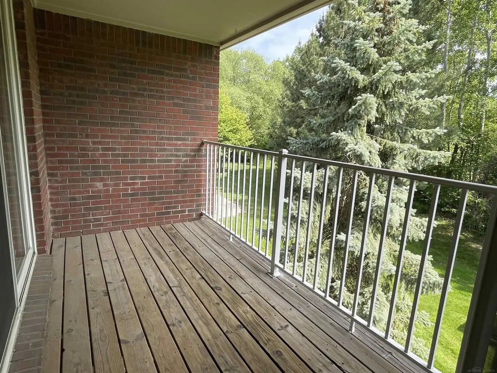 15336 Yale Drive Clinton Charter Township MI 48038