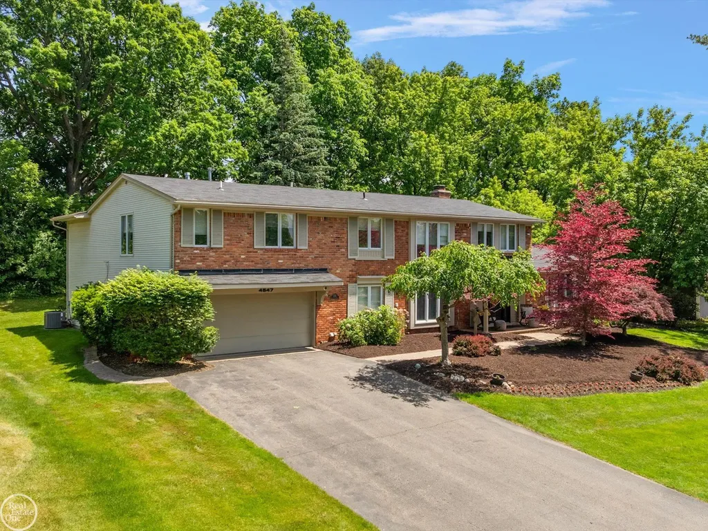 4547 Valleyview Drive West Bloomfield Charter Township MI 48323