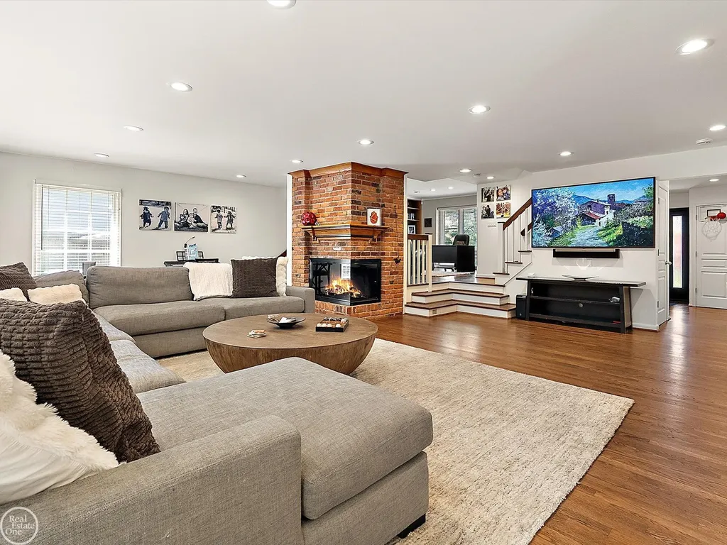 4547 Valleyview Drive West Bloomfield Charter Township MI 48323