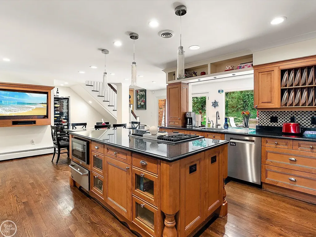 4547 Valleyview Drive West Bloomfield Charter Township MI 48323