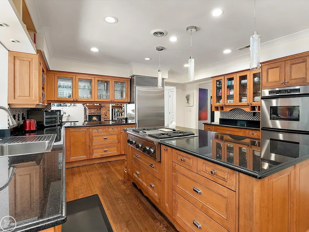 4547 Valleyview Drive West Bloomfield Charter Township MI 48323