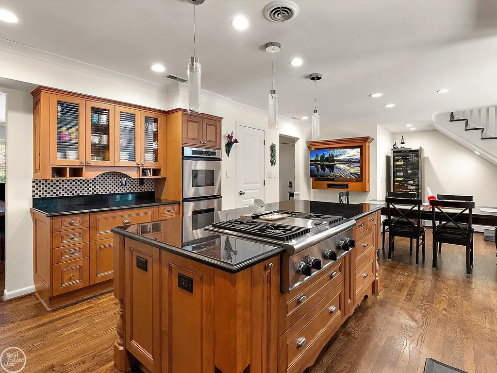 4547 Valleyview Drive West Bloomfield Charter Township MI 48323