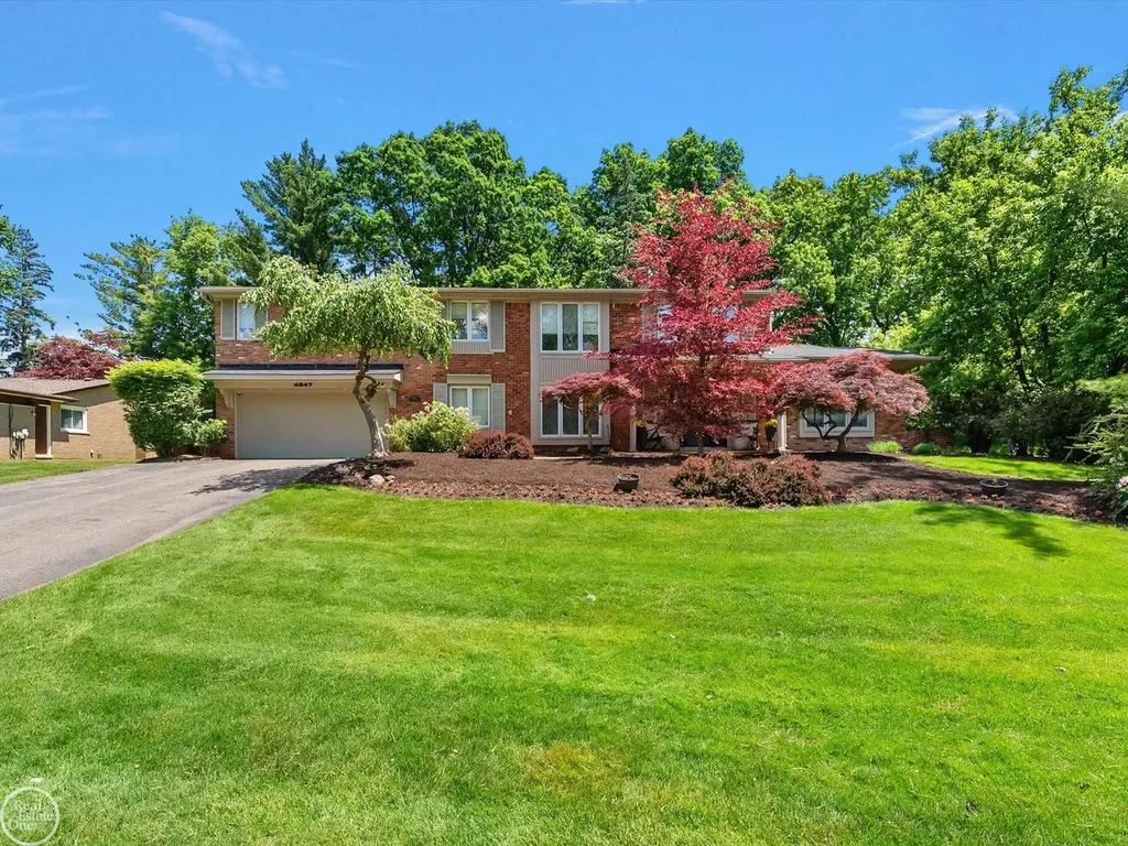 4547 Valleyview Drive West Bloomfield Charter Township MI 48323
