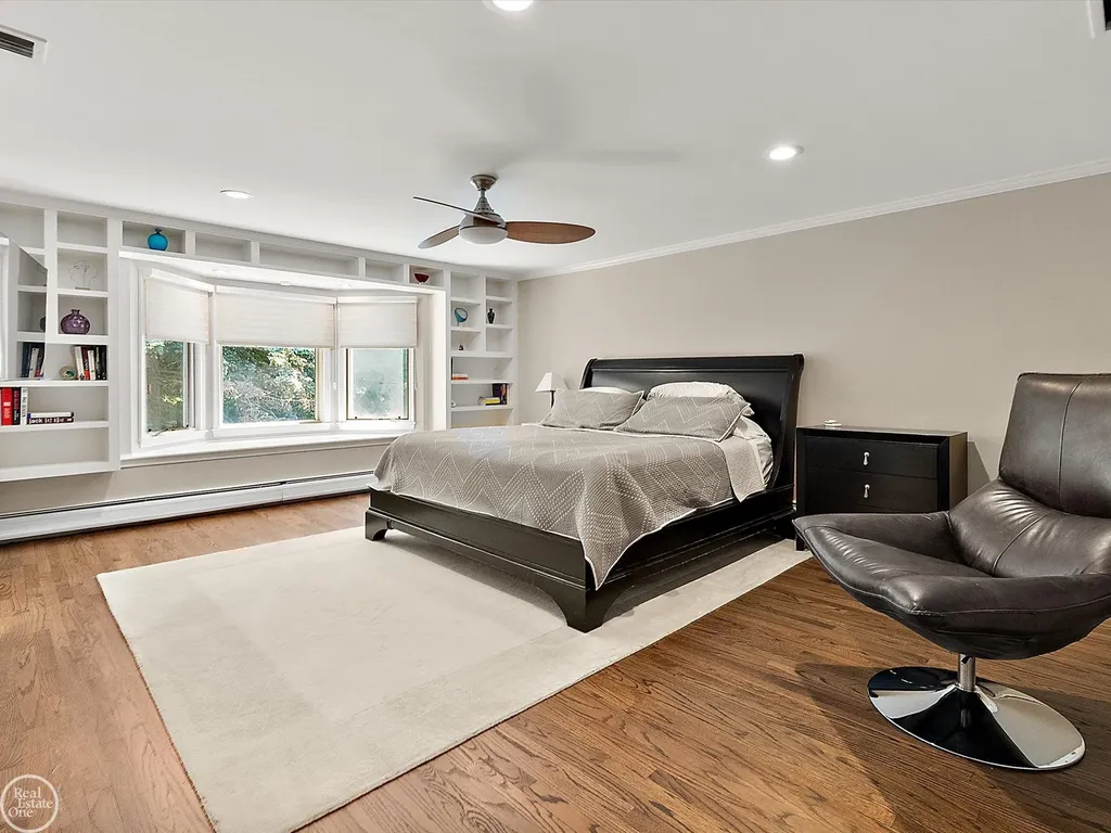 4547 Valleyview Drive West Bloomfield Charter Township MI 48323