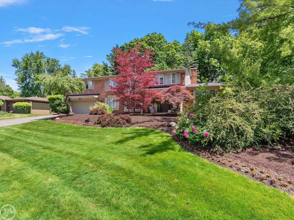 4547 Valleyview Drive West Bloomfield Charter Township MI 48323