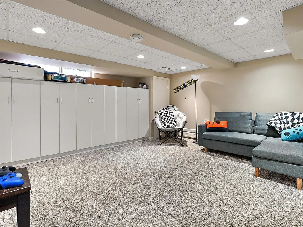 4547 Valleyview Drive West Bloomfield Charter Township MI 48323