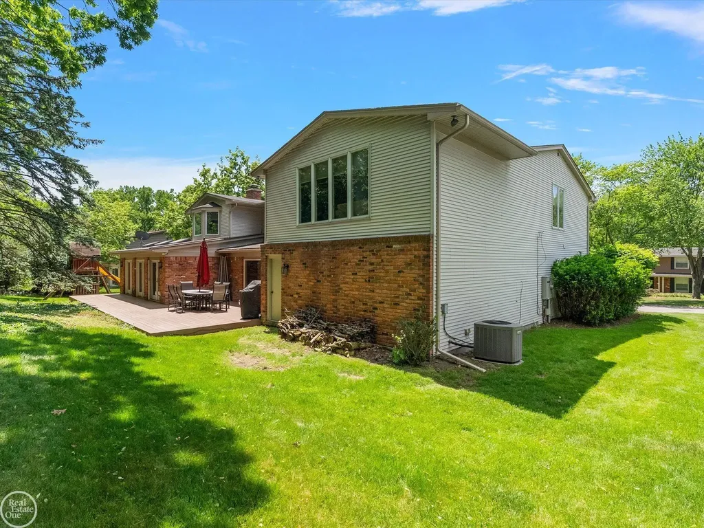 4547 Valleyview Drive West Bloomfield Charter Township MI 48323