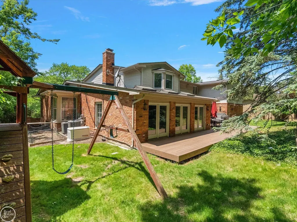 4547 Valleyview Drive West Bloomfield Charter Township MI 48323