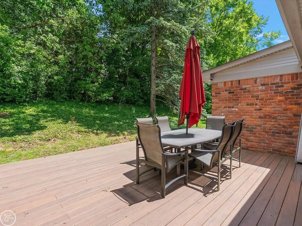 4547 Valleyview Drive West Bloomfield Charter Township MI 48323