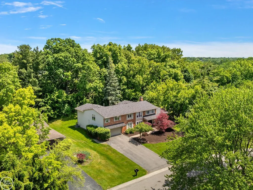 4547 Valleyview Drive West Bloomfield Charter Township MI 48323