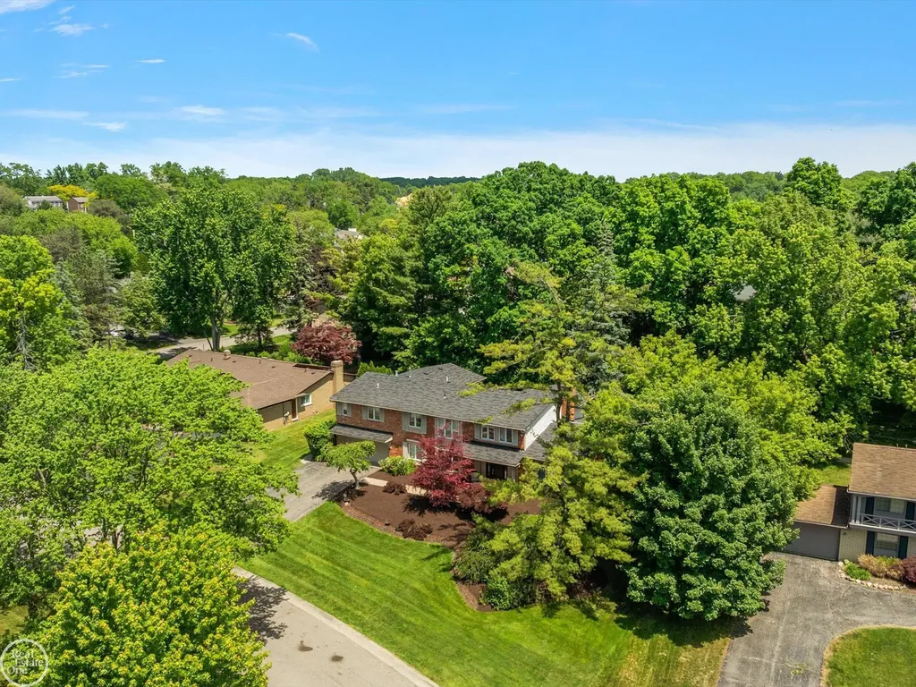 4547 Valleyview Drive West Bloomfield Charter Township MI 48323