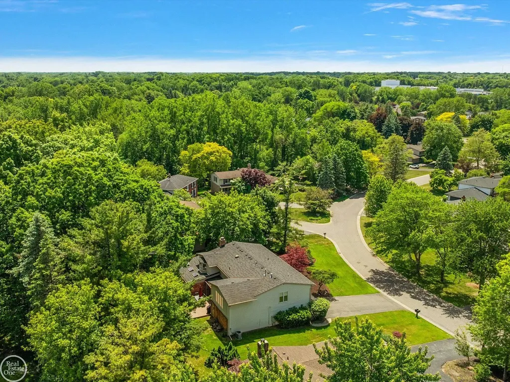 4547 Valleyview Drive West Bloomfield Charter Township MI 48323