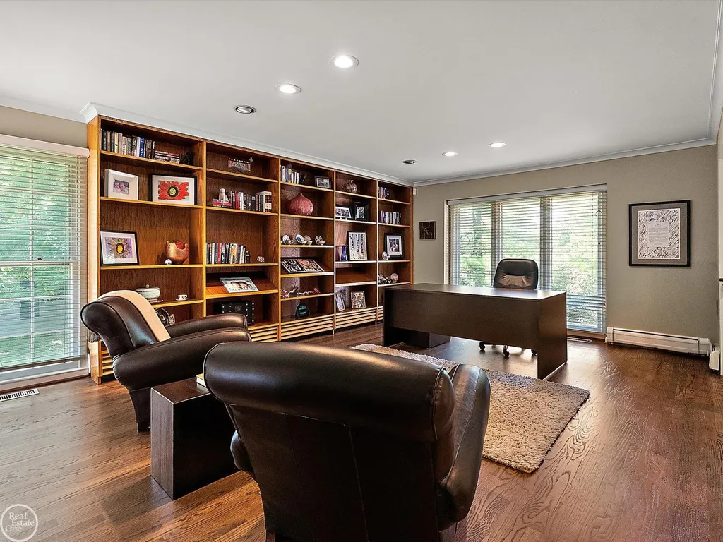 4547 Valleyview Drive West Bloomfield Charter Township MI 48323