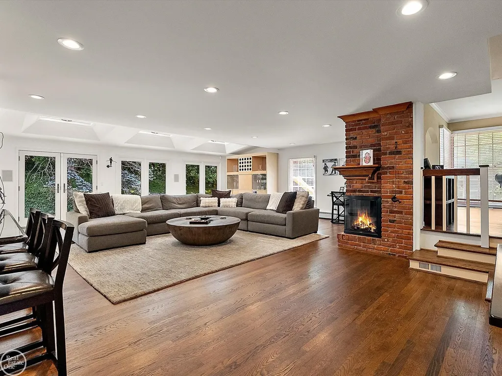 4547 Valleyview Drive West Bloomfield Charter Township MI 48323