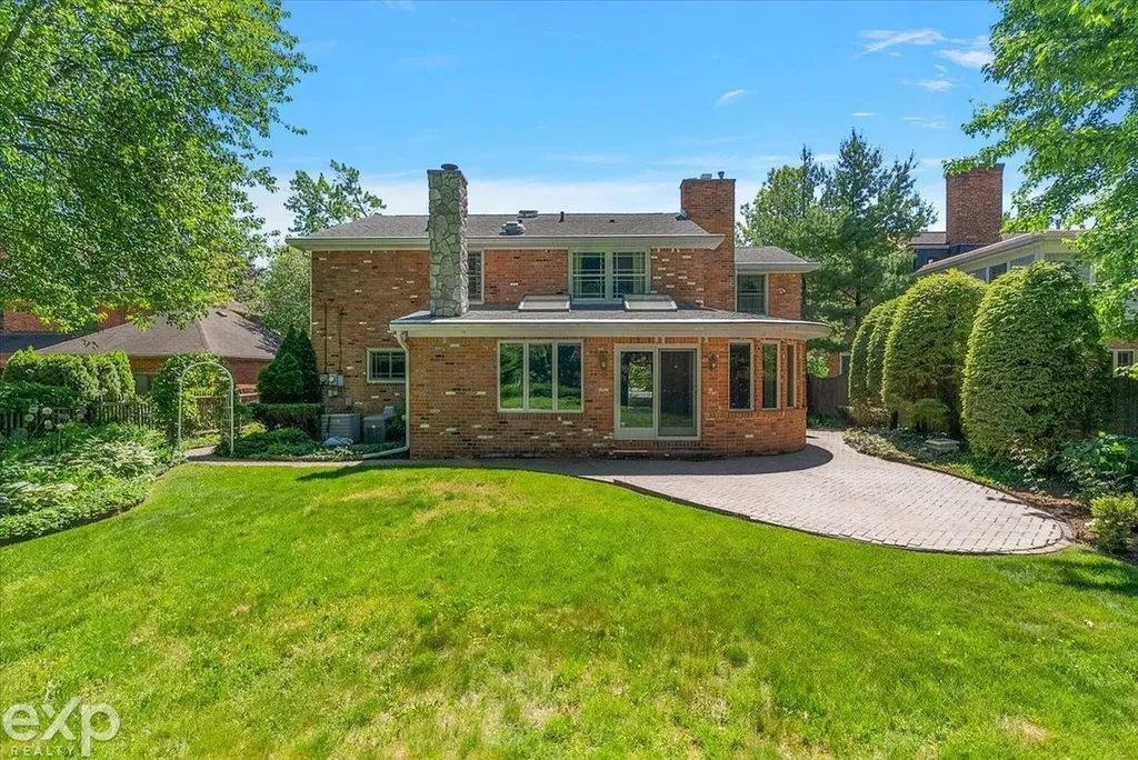100 Moran Road Grosse Pointe Farms City MI 48236