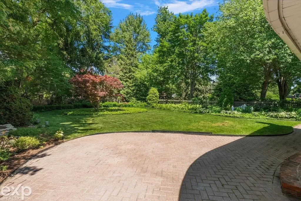 100 Moran Road Grosse Pointe Farms City MI 48236