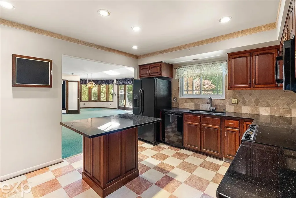 100 Moran Road Grosse Pointe Farms City MI 48236