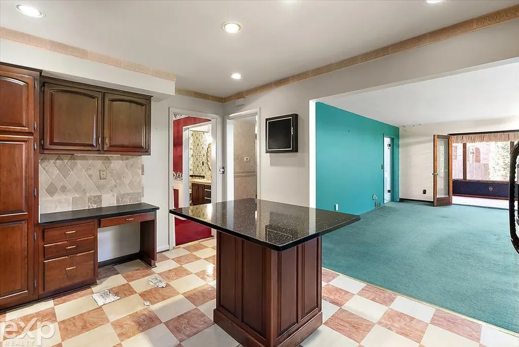 100 Moran Road Grosse Pointe Farms City MI 48236