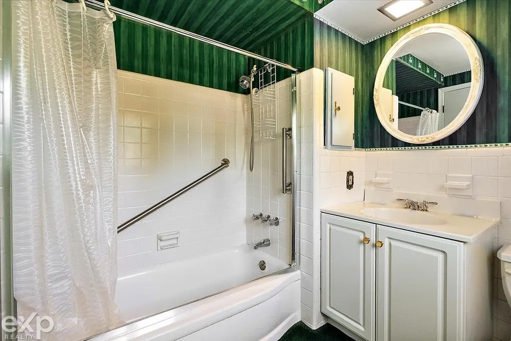100 Moran Road Grosse Pointe Farms City MI 48236