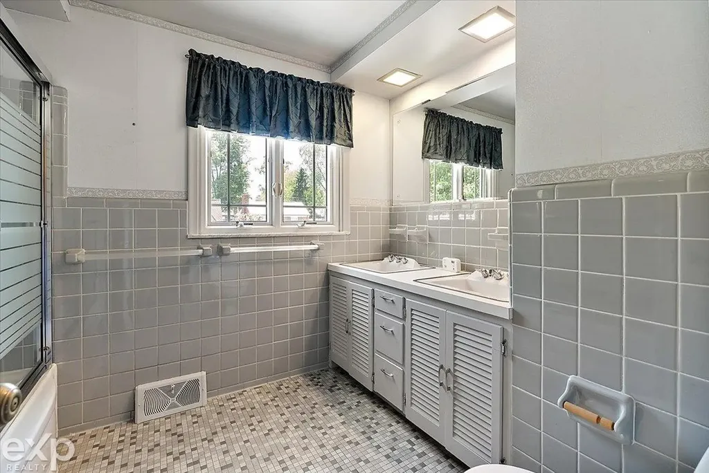 100 Moran Road Grosse Pointe Farms City MI 48236