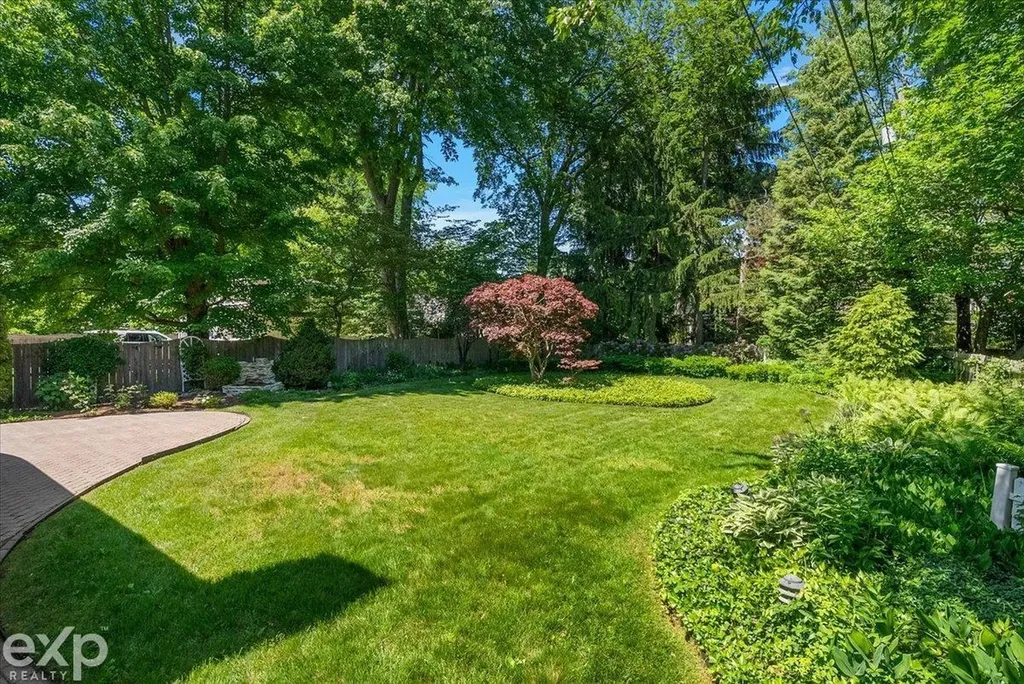 100 Moran Road Grosse Pointe Farms City MI 48236