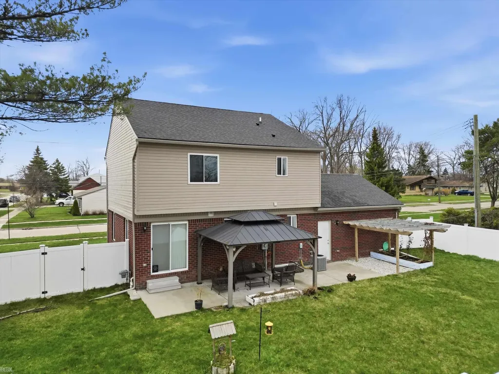 506 W Woodside Avenue Madison Heights City MI 48071