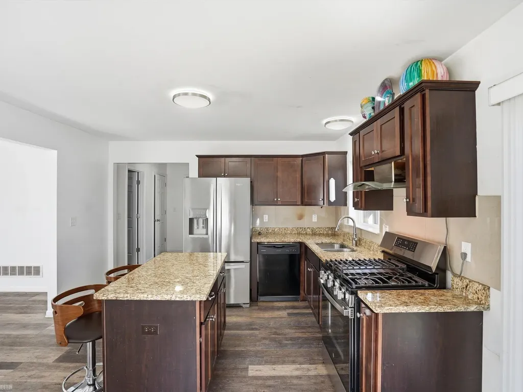 506 W Woodside Avenue Madison Heights City MI 48071
