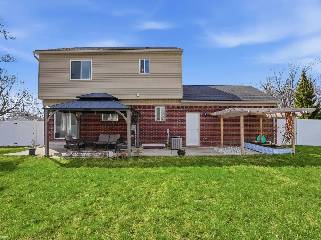506 W Woodside Avenue Madison Heights City MI 48071